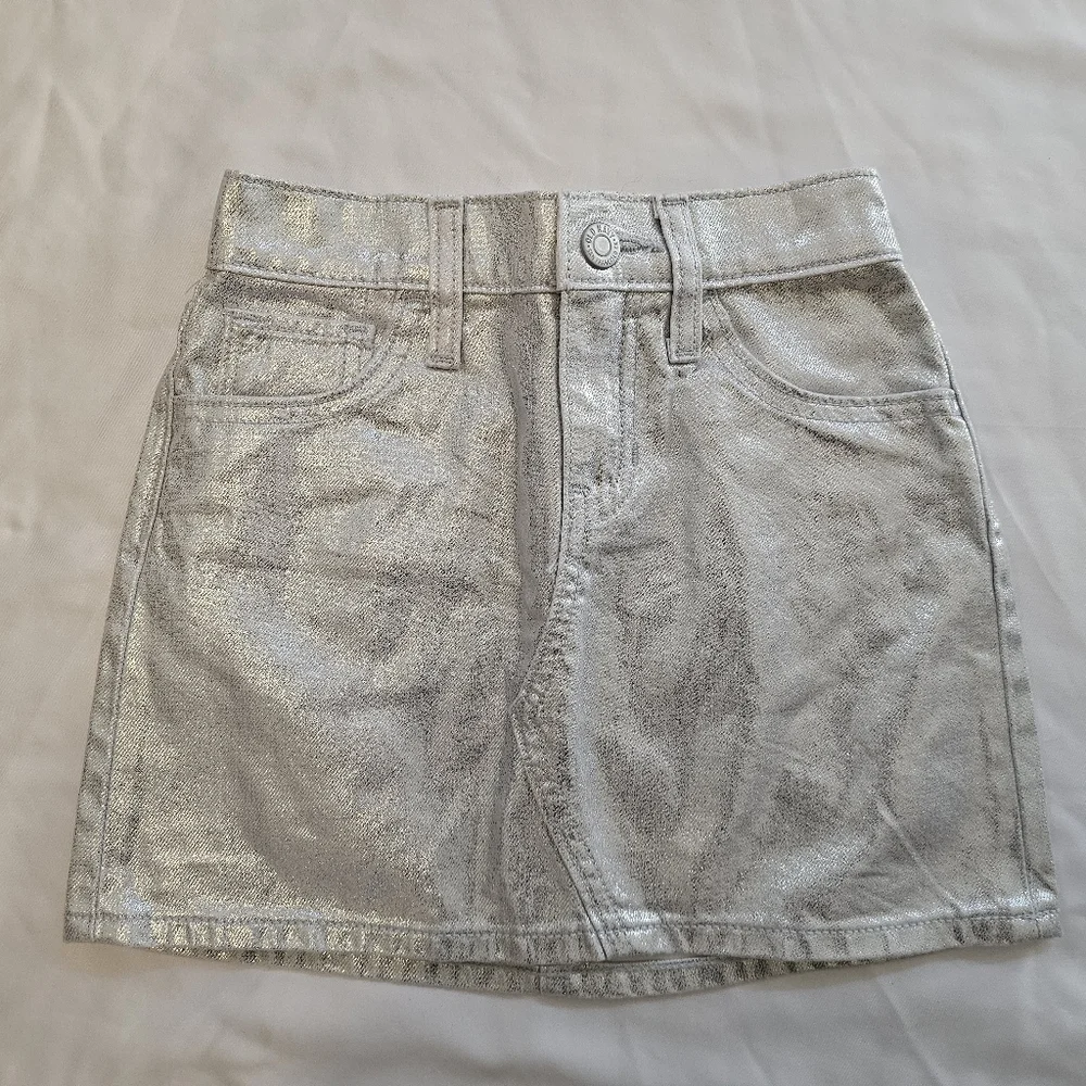 Old Navy Shimmering Silver Metallic Mini Skirt- Girls- Small (6/7)